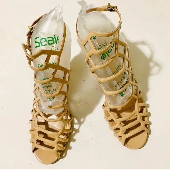 SCHUTZ•JULIANA CAGED HEEL NUDE size 5.5 - Picture 6 of 13